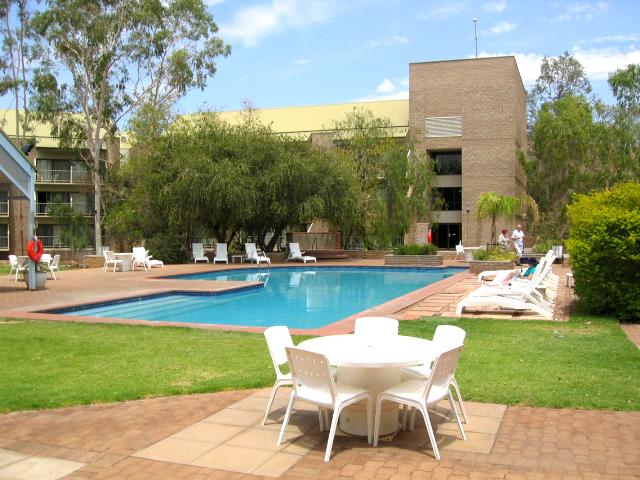 A 281 Alice Springs - Piscine de l'hotel.jpg